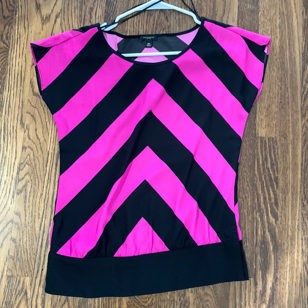 Ann Taylor Short-Sleeve Blouse NWOT - Size 00